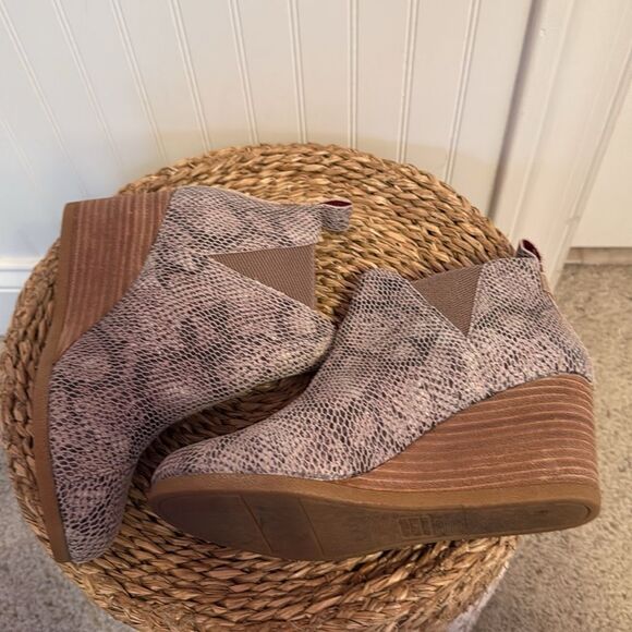 Tom’s Kelsie Stylish Snake Print Wedge Ankle Booties - 7 - Great Condition - Picture 5 of 9